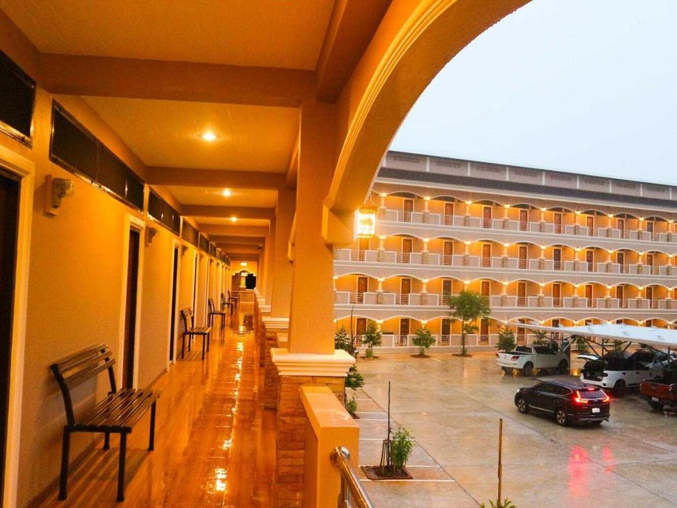 Capital O 75521 Sang Siri Apartment Szamutszongkhram Kültér fotó